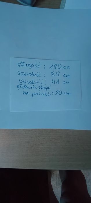 Sprzedam mało używana łóżko dla dziewczynki różowe w pełnym obiciu tapicerki