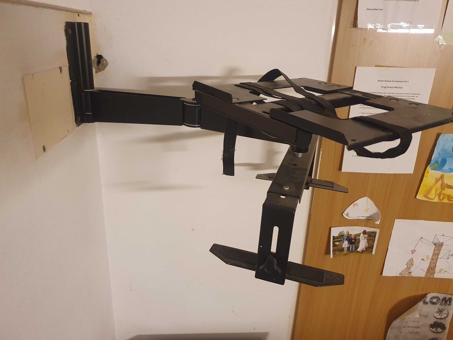 Uchwyt ścienny TV dekoder. Jakość.