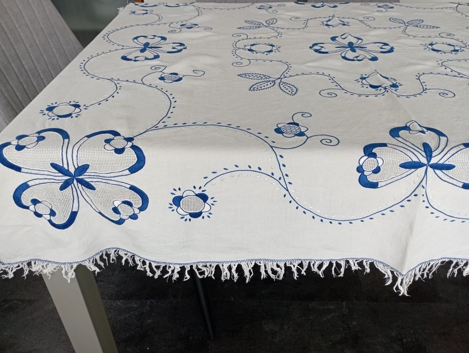 Toalha de mesa bordada à mão de Viana do Castelo