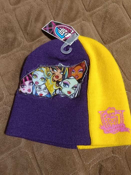 Продам шапки Monster High
