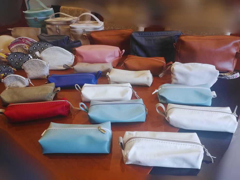 Bolsas, Estojos e Necessaires Artesanais em Couro Natural/Sintético