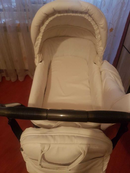 Продается красивая и удобная Детская коляска !