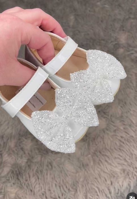 Дитяча сукня на 1 рік,туфельки і пов'язка.Ковпак віддам у подарунок