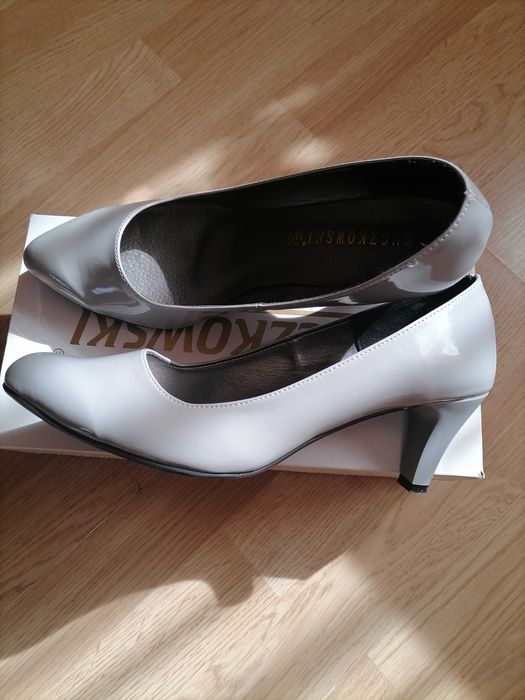 Czółenka lakierowane "Buczkowski" roz 40 - 26,5 cm.
