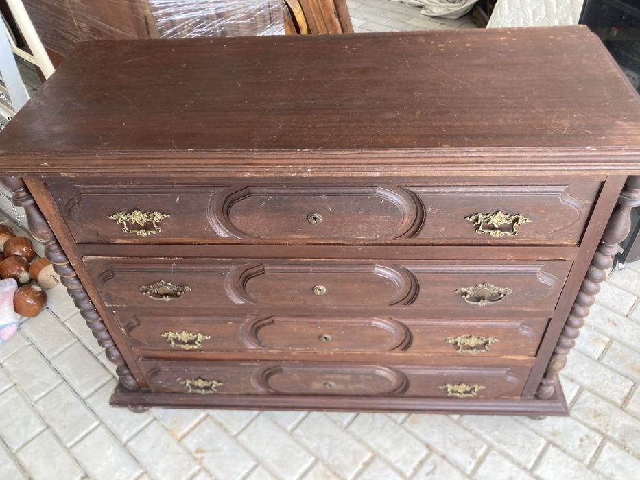 Comoda em mogno 4 gavetas