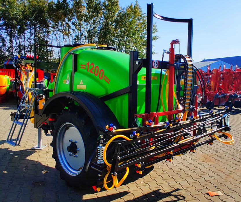 Opryskiwacz ciągany przyczepiany 1200 litrów ciągniony na kołach