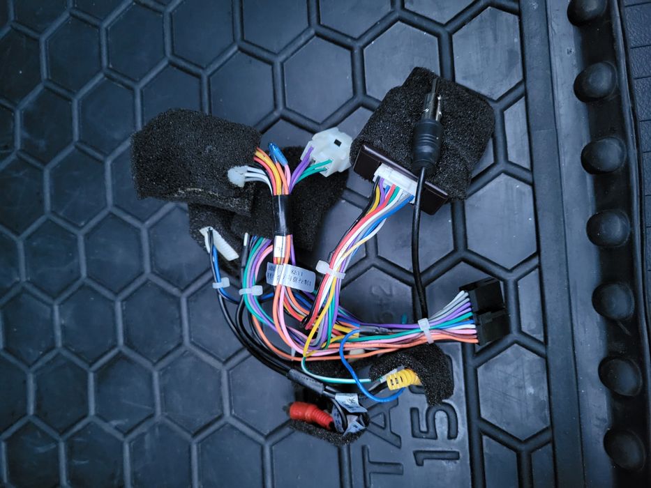 Штатна магнітола Toyota Land Cruiser Prado 150 (2018 р.)

Оригінальна