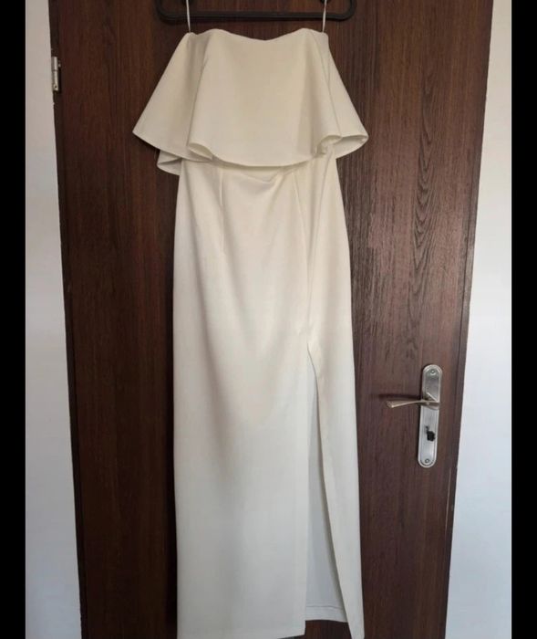 Klasyczna biała suknia ślubna gorsetowa z odkrytymi ramionami hiszpank