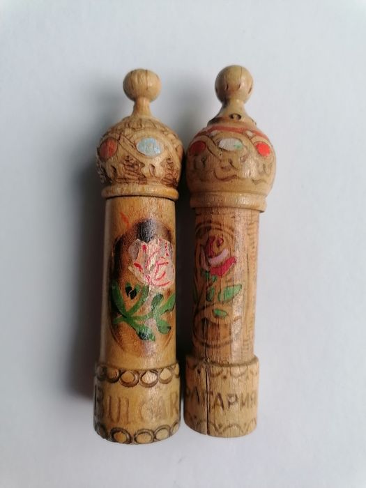 2 Porta agulhas em madeira pintada

Envio em embalagem cuidada e p