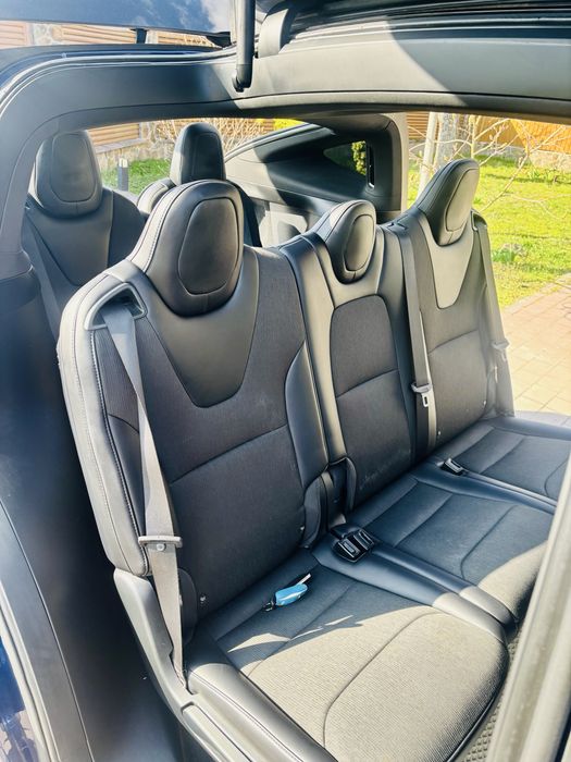 Tesla X 2018року