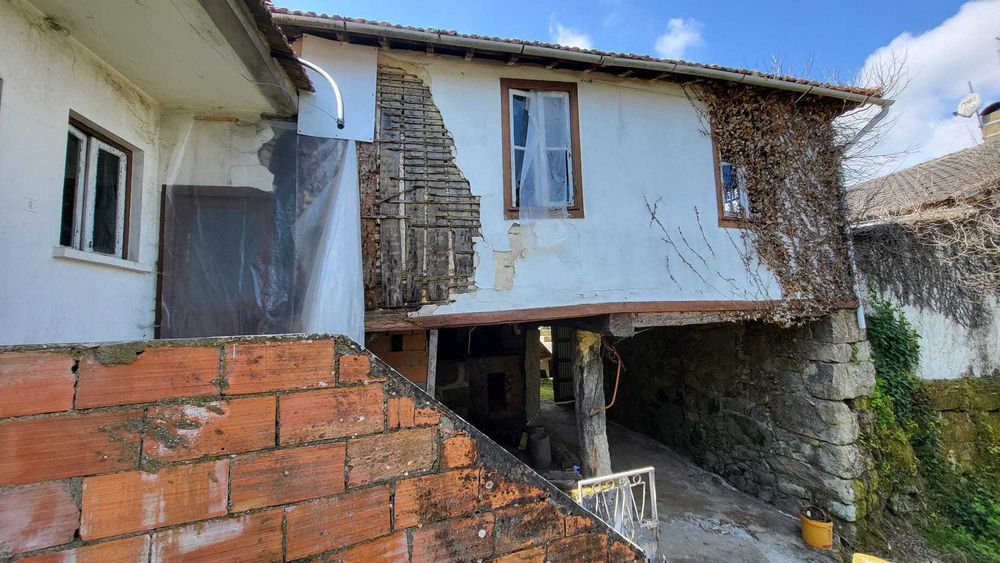 Moradia T3 para Renovar, 20 minutos de Viseu