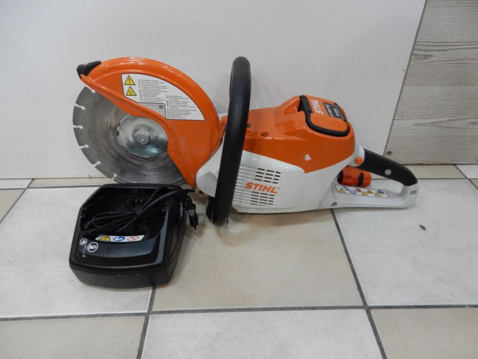 Stihl TSA 230 Przecinarka akumulatorowa, akumulator, ładowarka