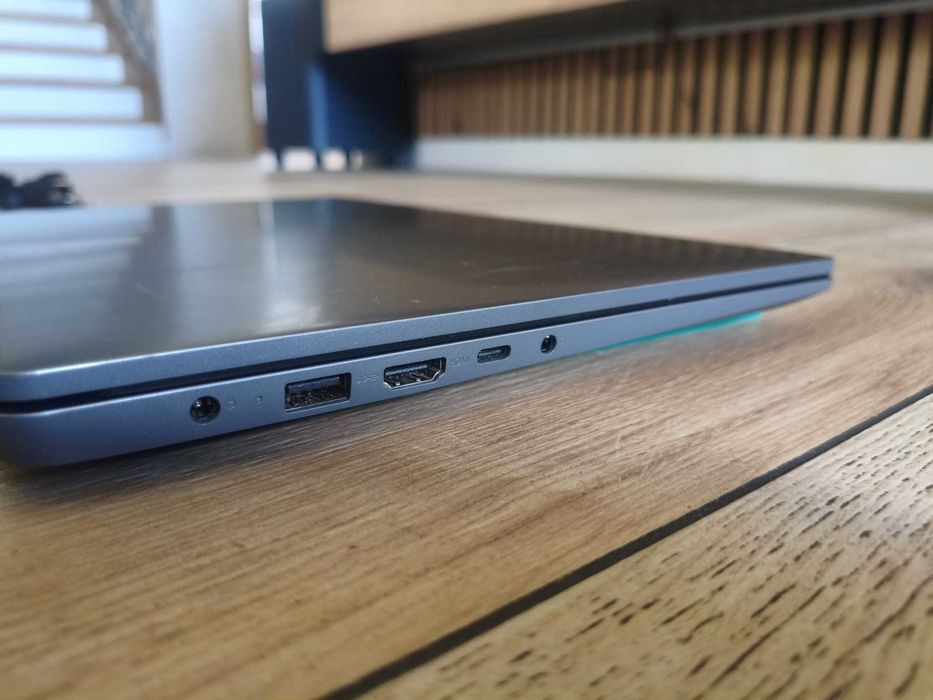 Laptop Lenovo Ryzen 3- 7320U/8GB/512GB/W11H