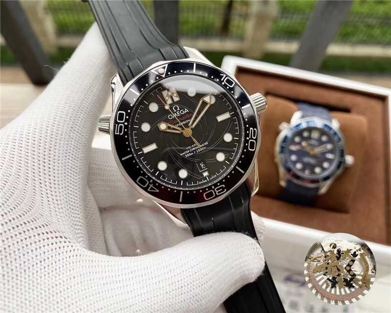 Годинник Omega Seamaster Diver 300M, likely the "James Bond" limited edition black