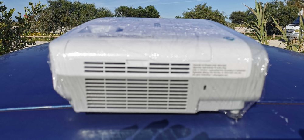 Projector Epson EB-990U