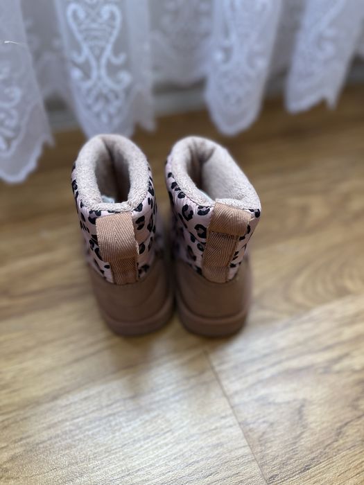 Уггі для дівчинки