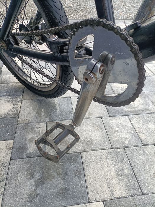 Rower BMX czarny.