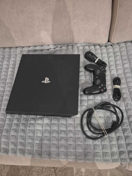Ps 4 pro 1tb + pad + okablowanie stan bdb