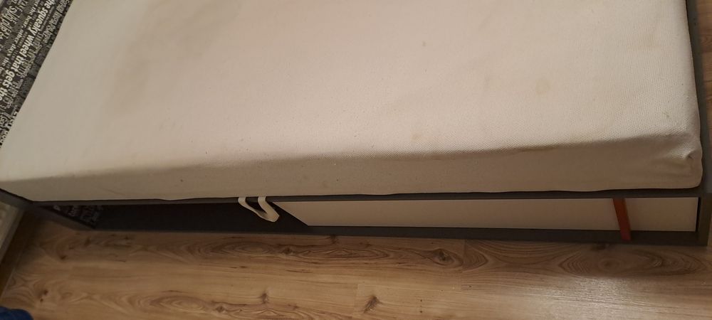 Łóżko i biurko dziecięce - młodzieżowe