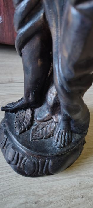 Stara duża rzeźba z brązu - Chińczyk niosący wodę
