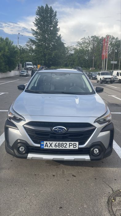 Subaru outback 2023 року
