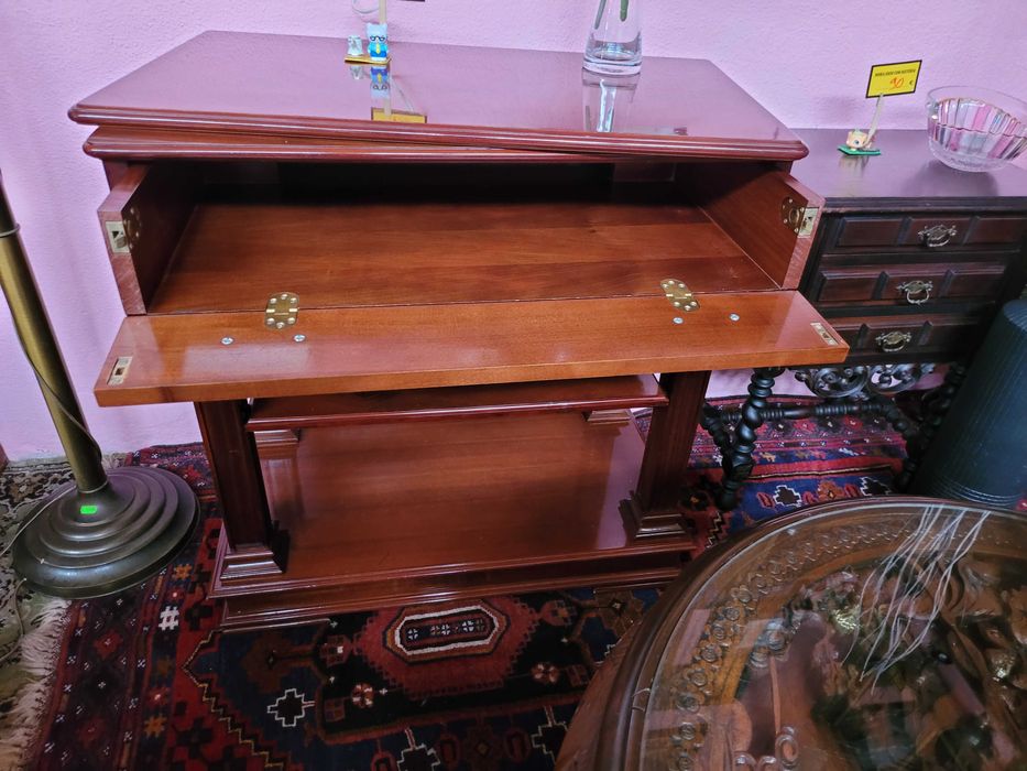 Móvel de apoio com tampo rotativo e prateleira deslizante - Mui