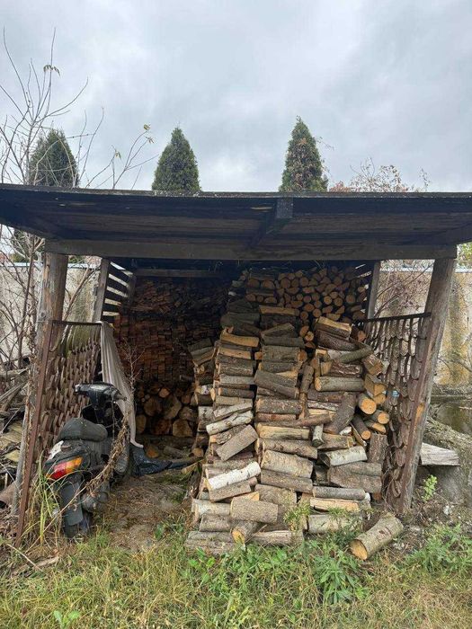 Продаж просторого будинку з ремонтом, автономією та гаражем у будівлі!