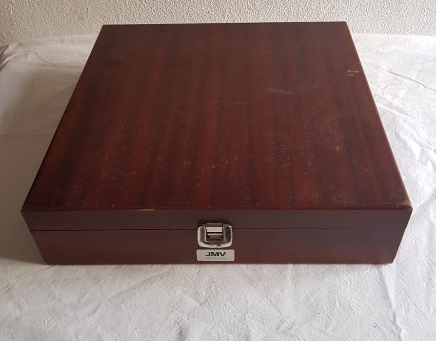 Caixa em Madeira com Fecho para Arrumação