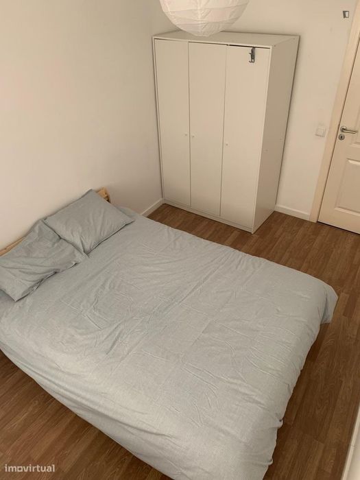 Quarto - localizado em Santa Apolónia Lisbon