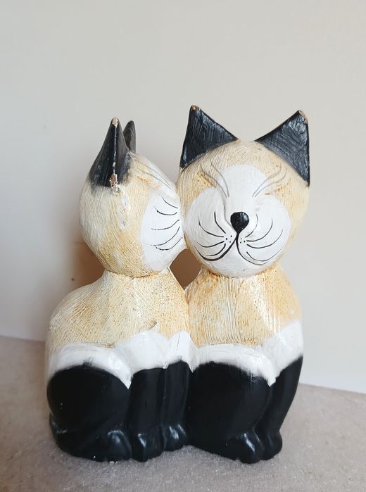 Stara figurka, rzeźba Kotki z drewna Kot