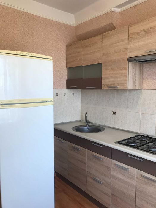 Продається 2к. квартира на Пісках