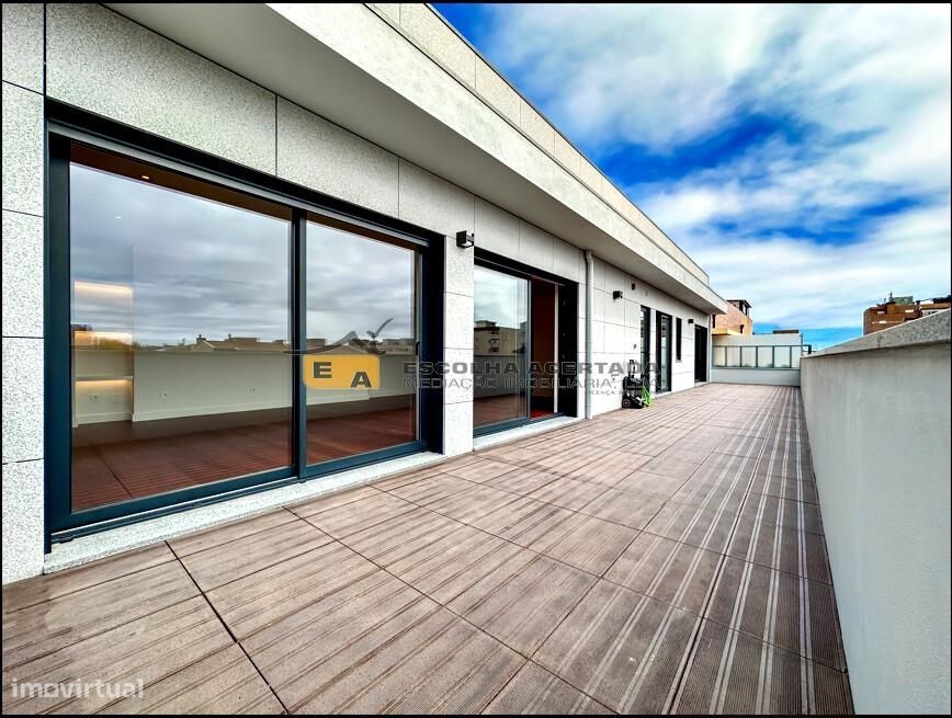 T4 Setback Apartment in Matosinhos