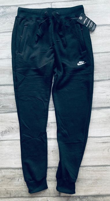 Nowe spodnie dresowe Nike M