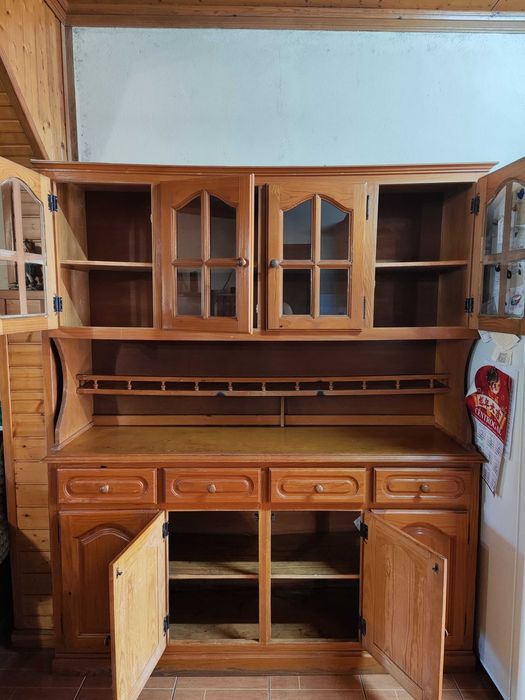 Móvel de Madeira (Cozinha ou Sala)