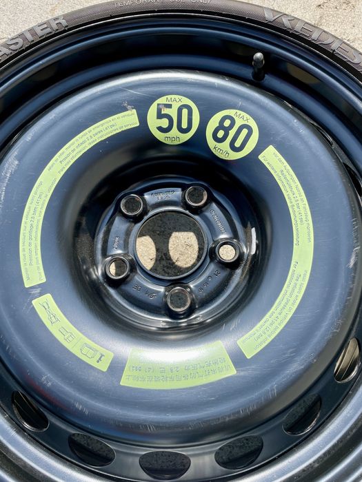 Vendo pneu sobresselente compacto “Donut” de Mercedes