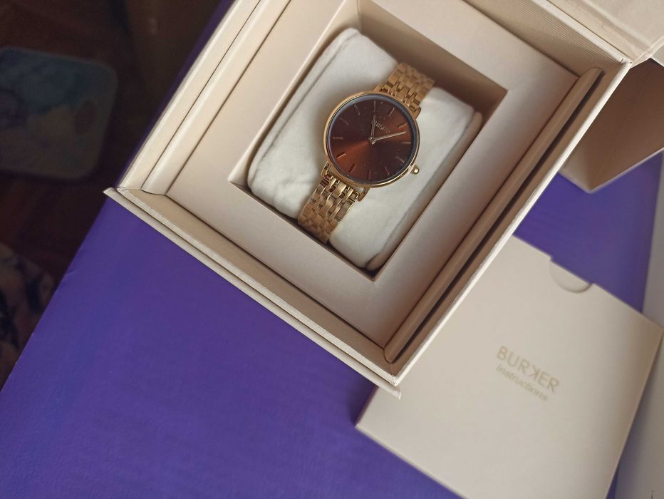 Жіночий годинник бренду BURKER