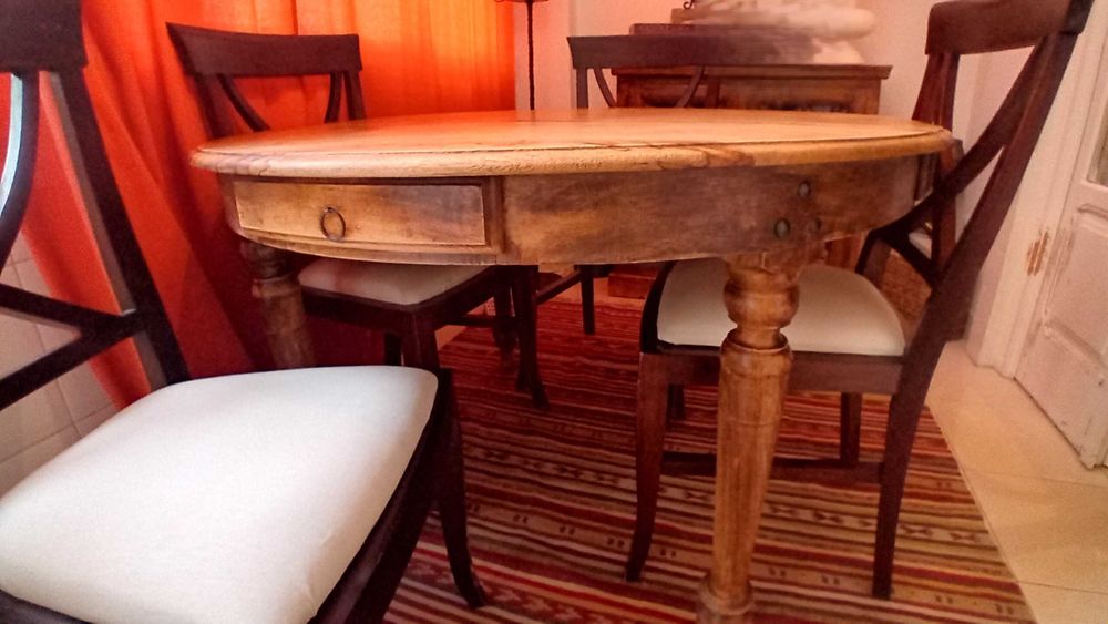 mesa de jantar e 4 cadeiras