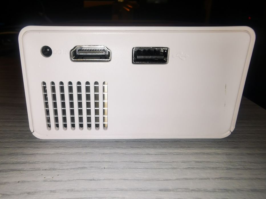 Mini projektor multimedialny