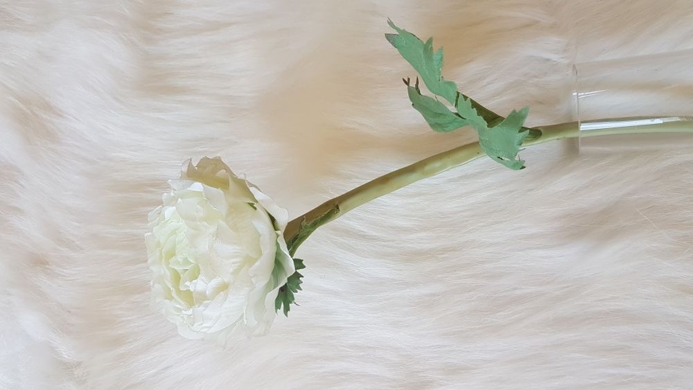 Ranúnculo Branco Artificial/Jarra Decorativa