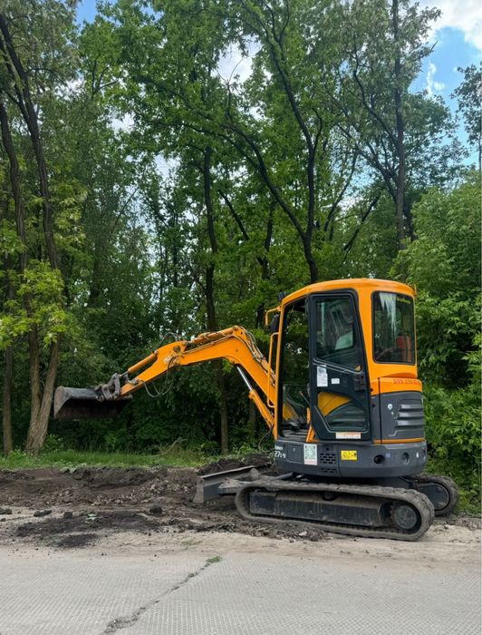 Копання траншей, котлованів у важкодуступних місцях.