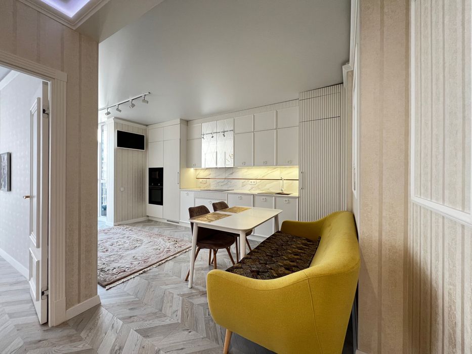 ЖК «Гранд бурже», 2 КІМ квартира 65 м2 з дизайнерським ремонтом.