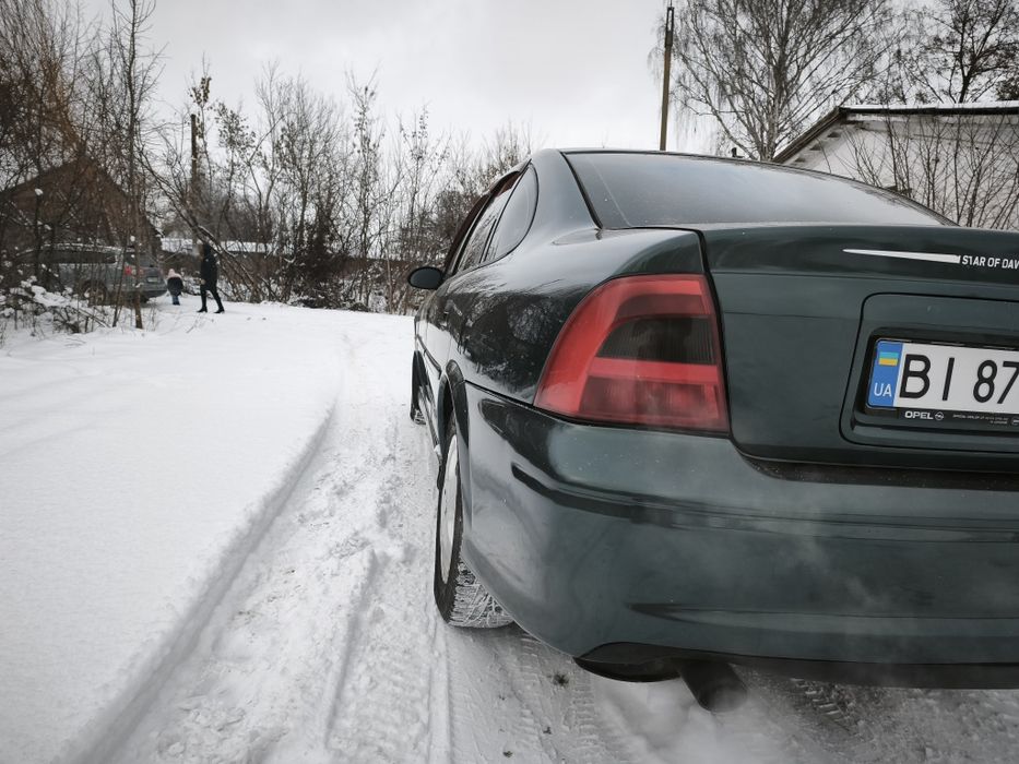 Опель Вектра В 2.0 бензин