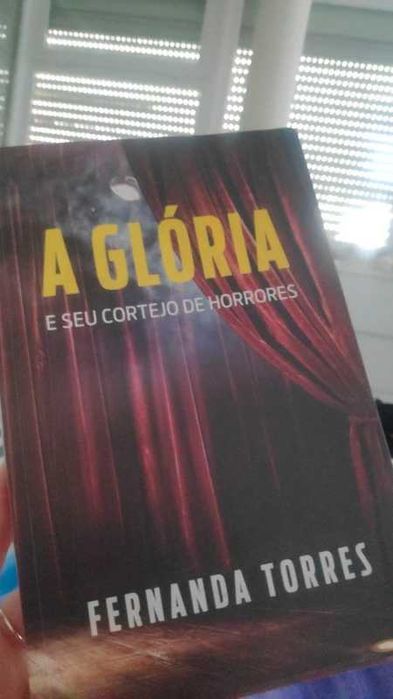 Livro A Glória e o seu cortejo de horrores, Fernanda Torres