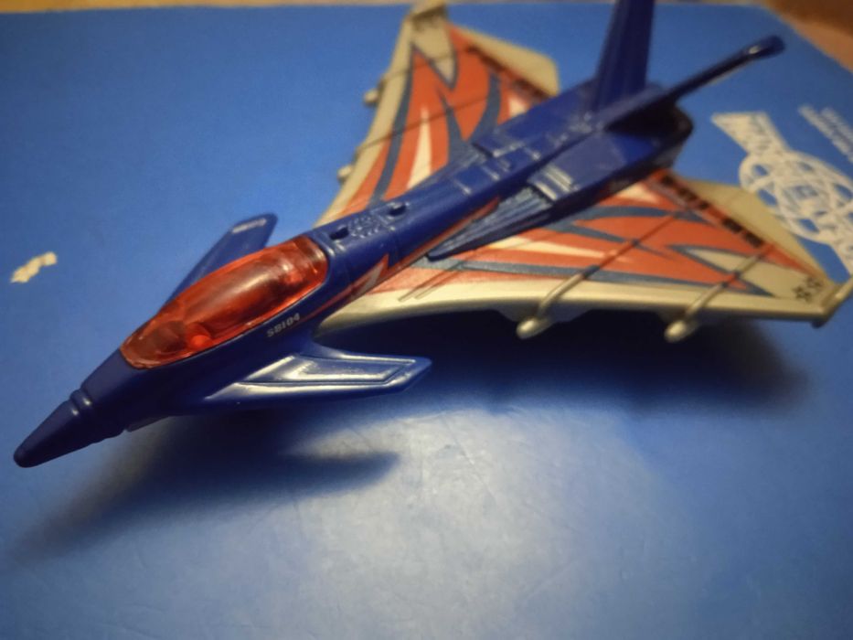 Модель самолет 2011 Matchbox