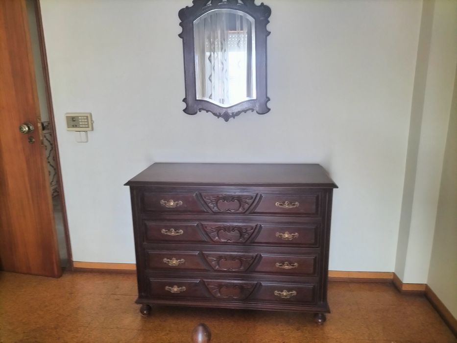 Comoda com espelho em madeira maciça