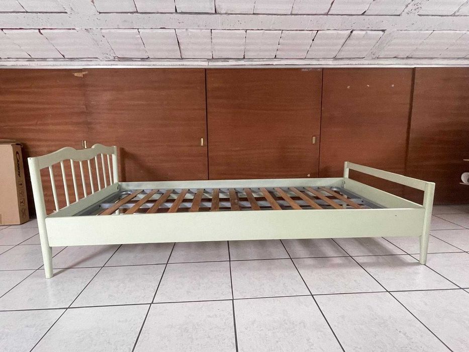 Cama de solteiro mais estrado