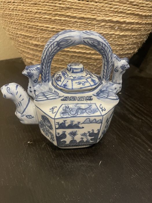 Bule Chinês Hexagonal Azul e Branco – Pega em Arco (Vintage)