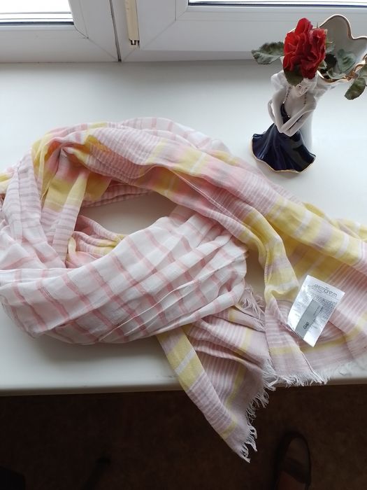 Стильний жіночий шарф Gap