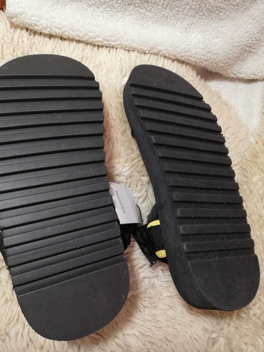 Bershka – Czarne sandały 40 z blokami kolorów zapinane na rzepy