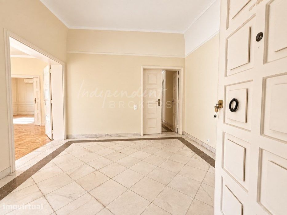 Apartamento T5 Para Arrendamento [Avenida António Augusto Aguiar]